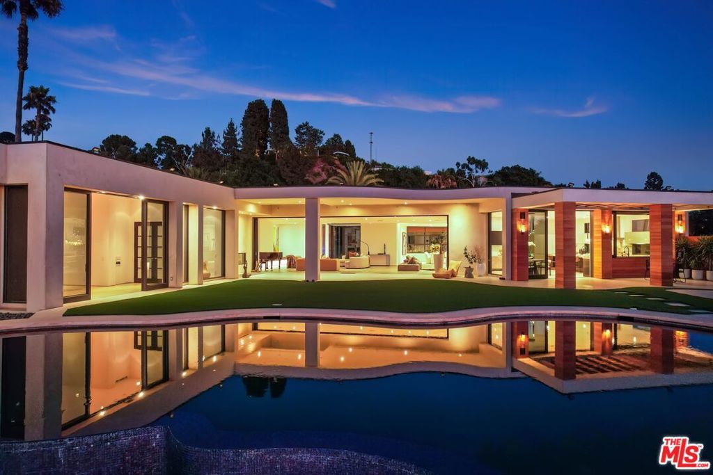 Photo of 455 Castle Place, Beverly Hills, CA 90210 (MLS # 26678091)