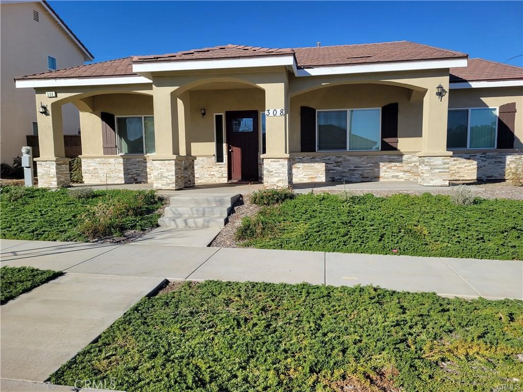 Super clean, newer home for rent. Adorable 3 bedroom, 2 bath home with a two car detached garage is waiting for it's new tenants. Home is close to schools, and Downtown Perris. Blocks away from the historic train station.