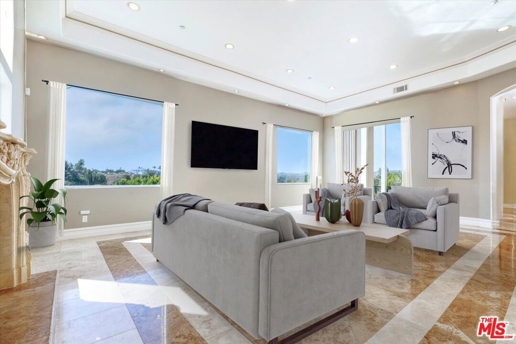 Photo of 22470 Sueno Road, Woodland Hills, CA 91364 (MLS # 25609737)