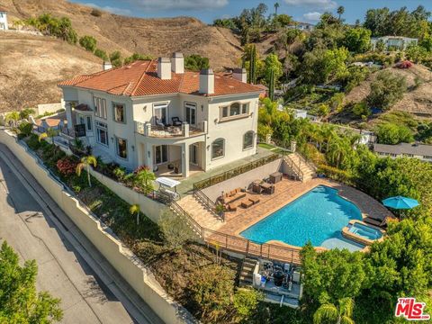 22470 Sueno Road Woodland Hills CA 91364