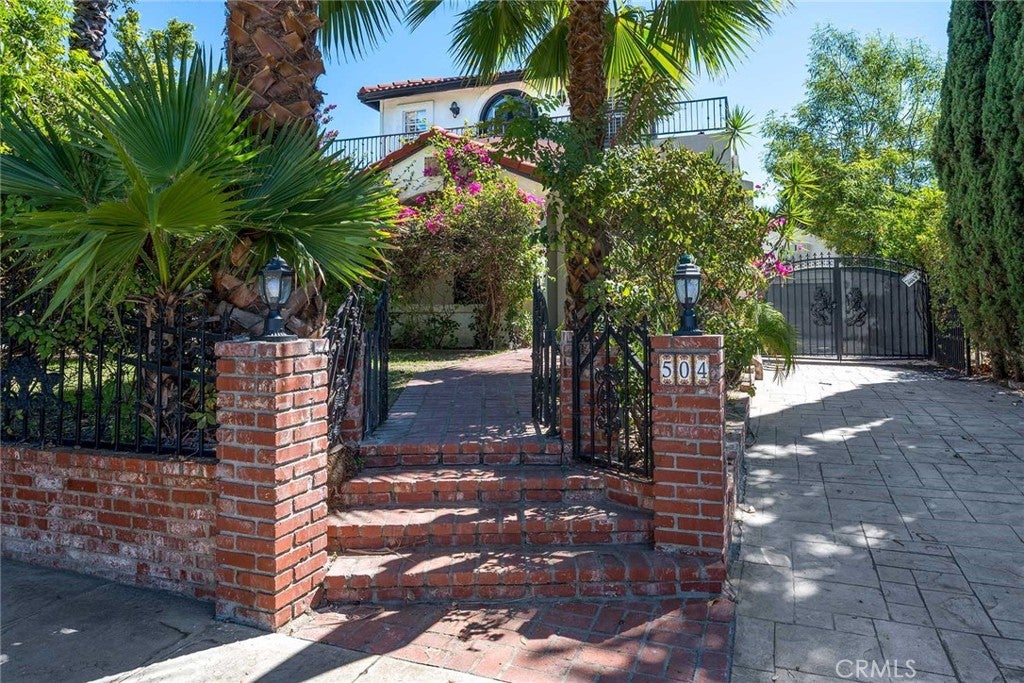 504 N Hill Avenue, Pasadena CA 91106
