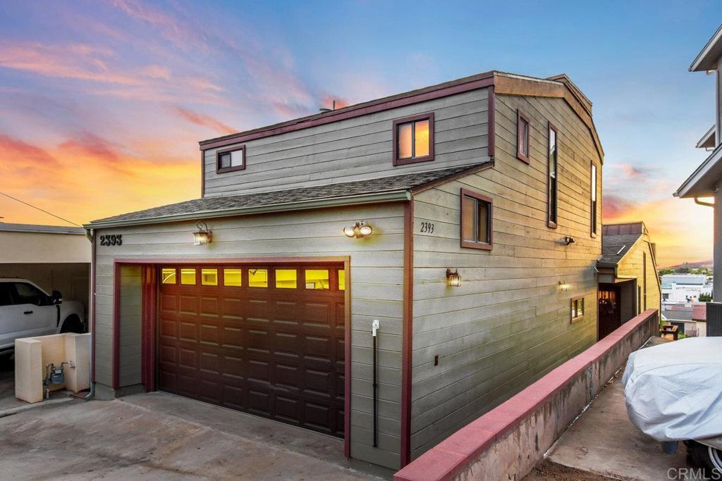 2393 La Marque Street