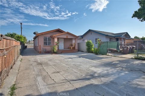 Photo of 850 W 132nd St, Compton, CA 90222 (MLS # DW26038810)