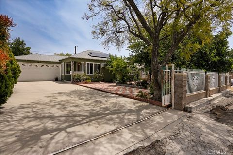 Photo of 7838 Craner Avenue, Sun Valley, CA 91352 (MLS # PF26096613)
