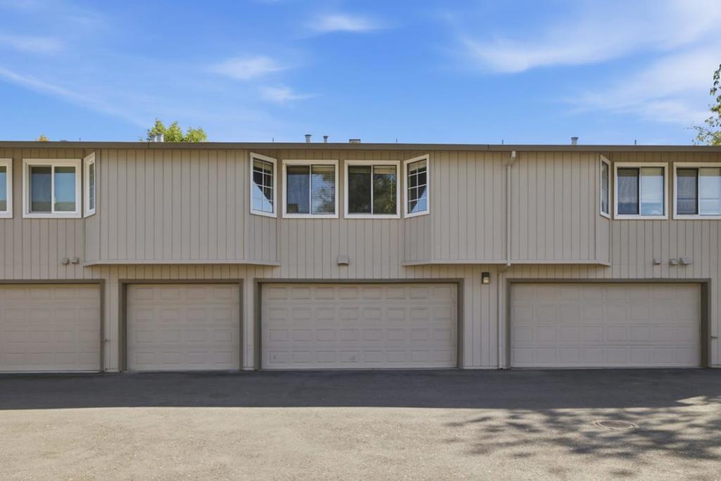 2286 Wine Maker Way