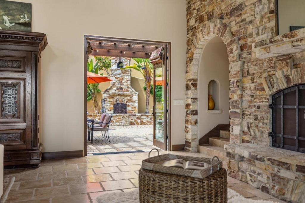 312 Pasadera Court