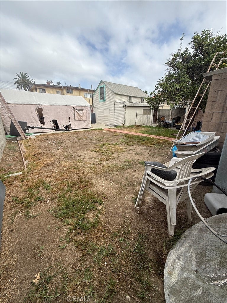 1439 W 28th