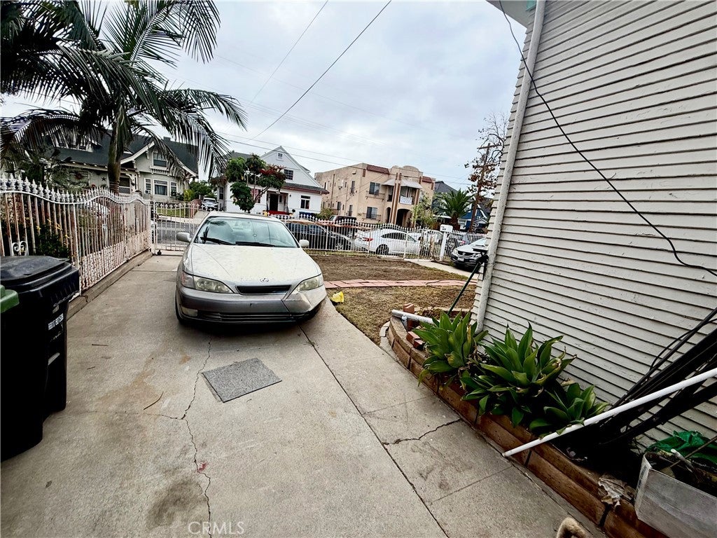 1439 W 28th