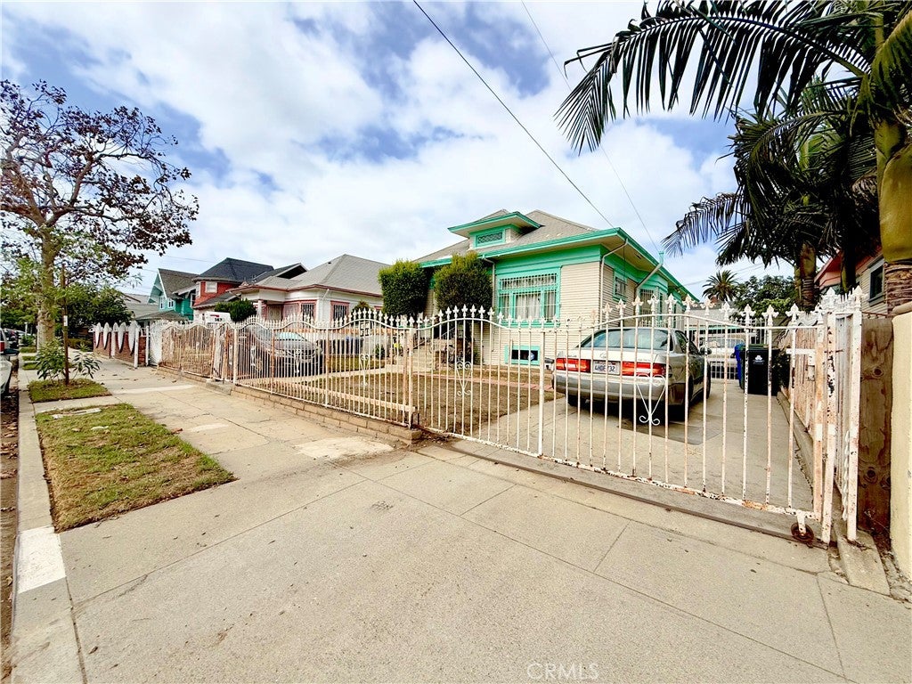 1439 W 28th