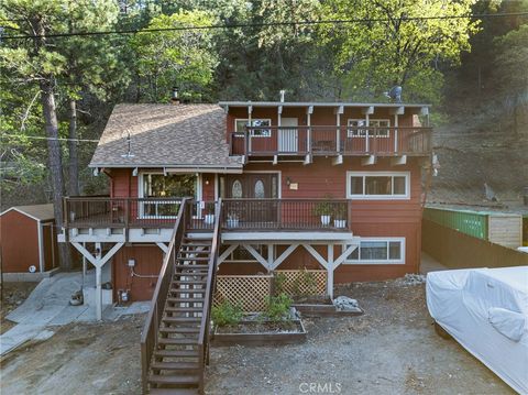 Photo of 1147 Twin Lakes Rd, Wrightwood, CA 92397 (MLS # HD26080579)
