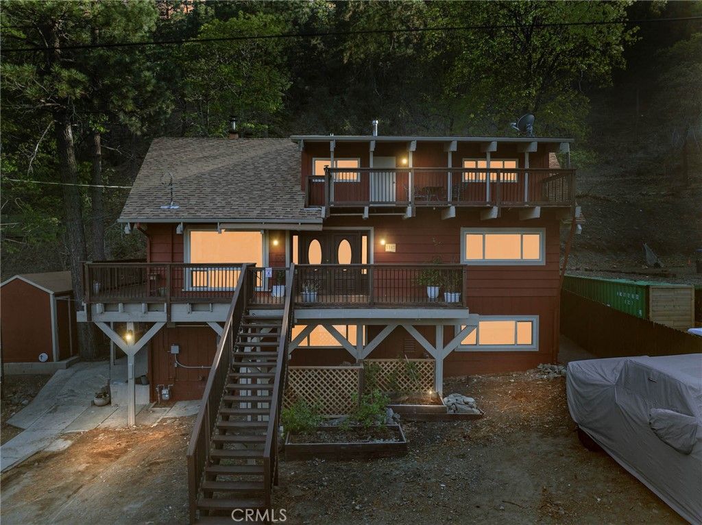 Photo of 1147 Twin Lakes Rd, Wrightwood, CA 92397 (MLS # HD26080579)