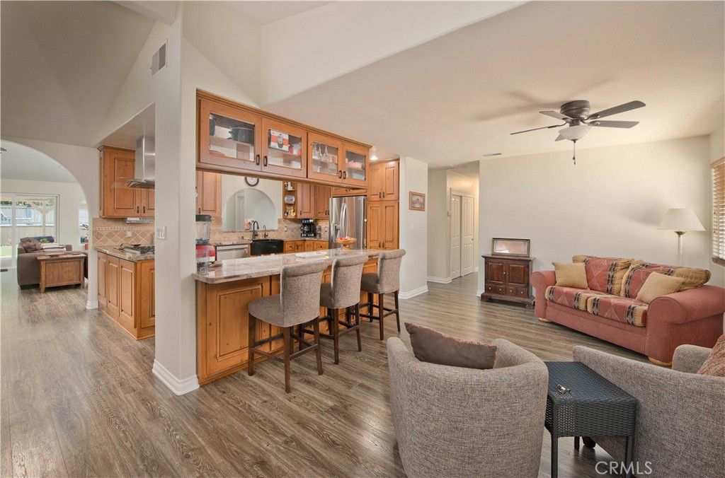 Photo of 9602 Gierson Ave, Chatsworth, CA 91311 (MLS # SR25216668)
