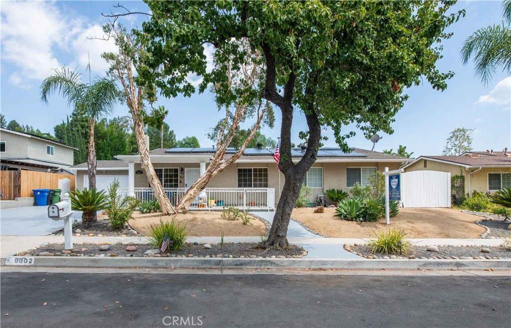 Photo of 9602 Gierson Ave, Chatsworth, CA 91311 (MLS # SR25216668)