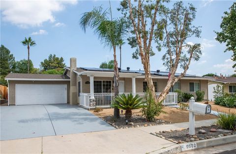 Photo of 9602 Gierson Ave, Chatsworth, CA 91311 (MLS # SR25216668)