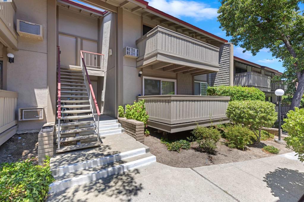 Properties 1 100 Kinross Drive 42