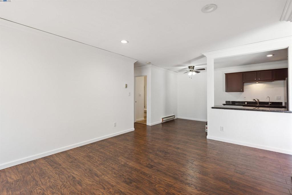 Properties 4 100 Kinross Drive 42
