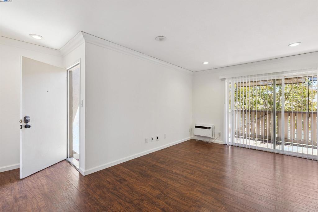Properties 2 100 Kinross Drive 42