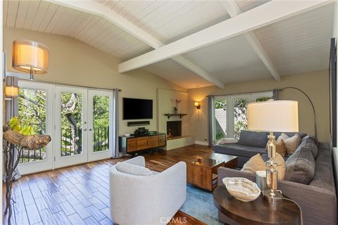 Photo of 11922 Sunshine Terrace, Studio City, CA 91604 (MLS # SR26042167)