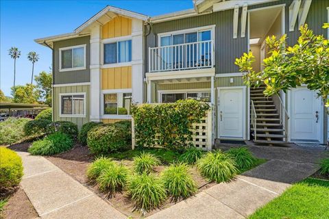 Photo of 755 14th Avenue #109, Santa Cruz, CA 95062 (MLS # ML82043594)