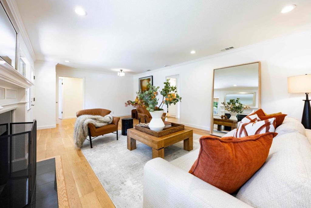 1222 Marilyn Drive