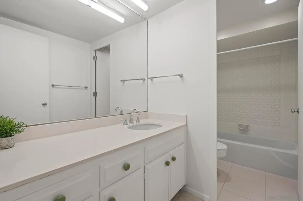 La Jolla, California 92037, United States, 2 Bedrooms Bedrooms, ,2 BathroomsBathrooms,Residential,Active,186888