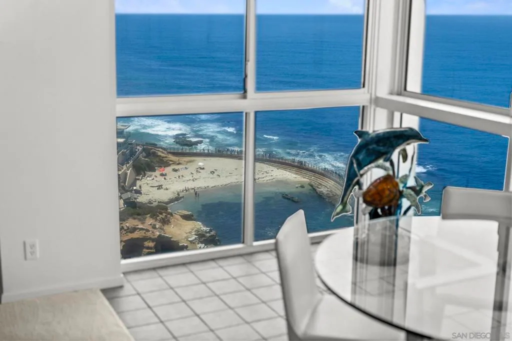 La Jolla, California 92037, United States, 2 Bedrooms Bedrooms, ,2 BathroomsBathrooms,Residential,Active,186888