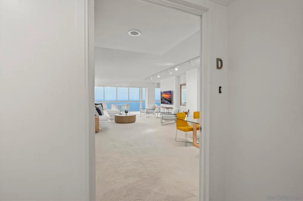 La Jolla, California 92037, United States, 2 Bedrooms Bedrooms, ,2 BathroomsBathrooms,Residential,Active,186888