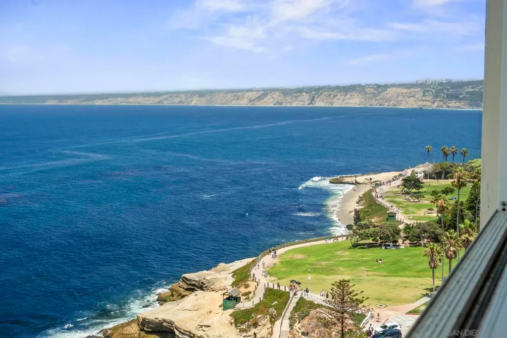 La Jolla, California 92037, United States, 2 Bedrooms Bedrooms, ,2 BathroomsBathrooms,Residential,Active,186888