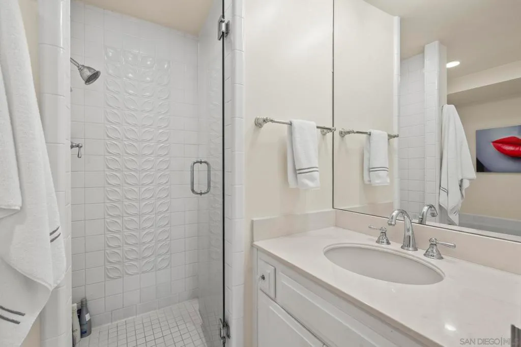 La Jolla, California 92037, United States, 2 Bedrooms Bedrooms, ,2 BathroomsBathrooms,Residential,Active,186888