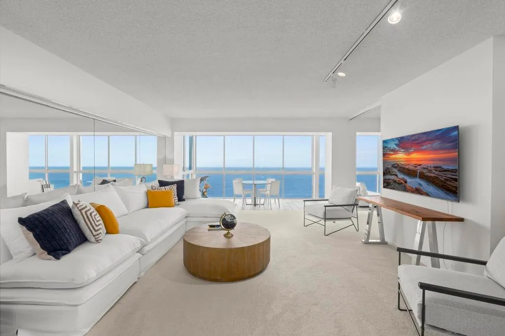 La Jolla, California 92037, United States, 2 Bedrooms Bedrooms, ,2 BathroomsBathrooms,Residential,Active,186888