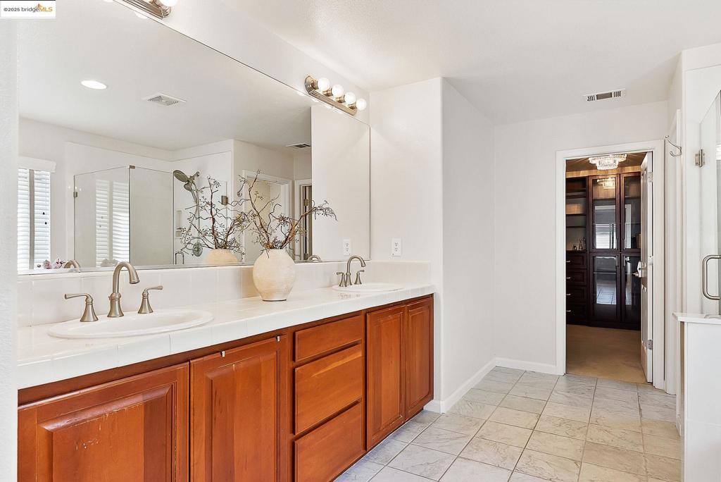RAVENSWOOD - Residential