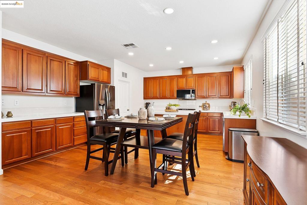 RAVENSWOOD - Residential