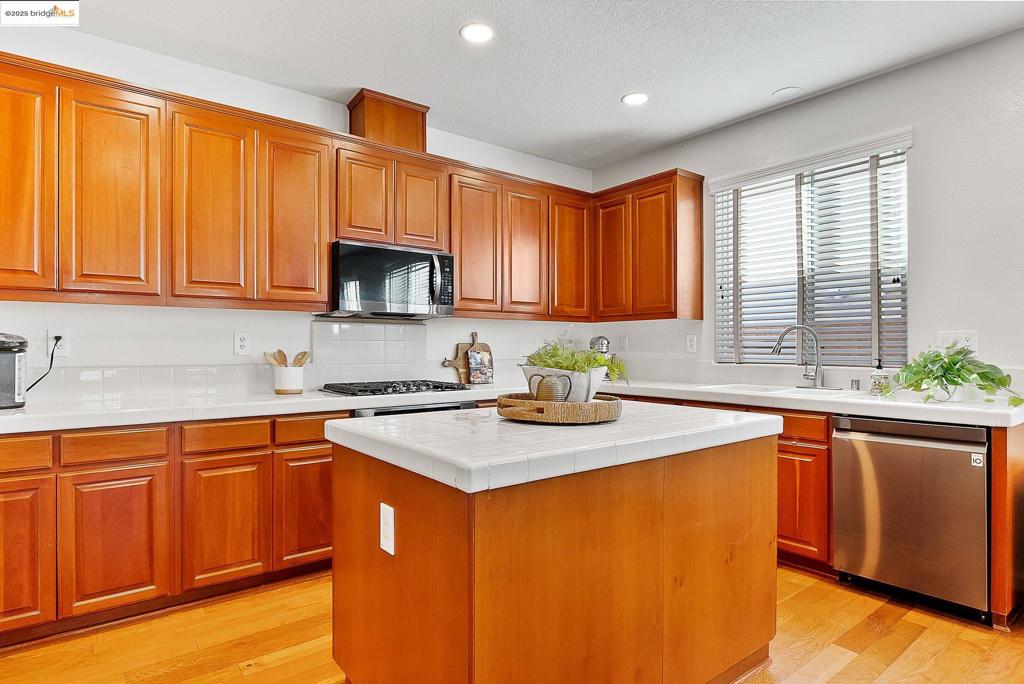 RAVENSWOOD - Residential