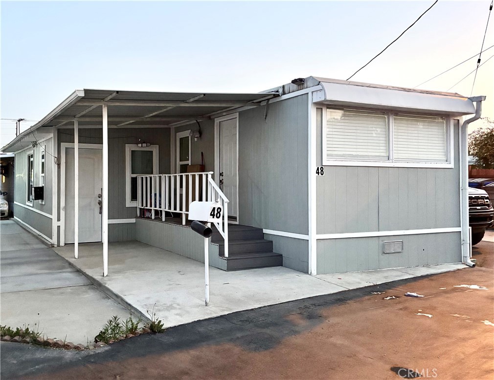 Nice single/expando unit. Good opportunity to own this 2 bedroom mobile home with 1 bath. Private entrance on one of the bedrooms for privacy and access to the main home. Close to retail stores and restaurants. A must see