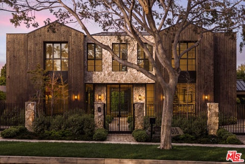 Photo of 618 N Elm Drive, Beverly Hills, CA 90210 (MLS # 26875349)