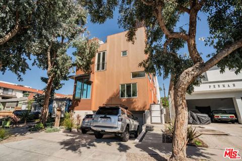 Photo of 2452 Penmar Avenue, Venice, CA 90291 (MLS # 25613547) Photo of 2452 Penmar Avenue, Venice, CA 90291 (MLS # 25613547)
