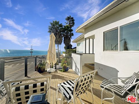 Photo of 111 Waterview Street, Playa Del Rey, CA 90293 (MLS # 25629947)