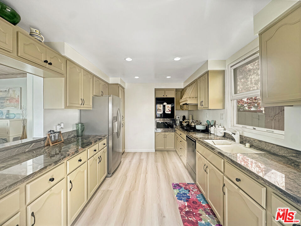 111 Waterview Street