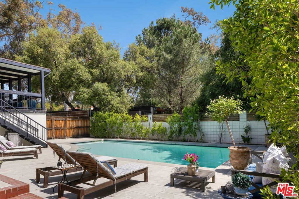 Photo of 690 Westgate Street, Pasadena, CA 91103 (MLS # 26729657)