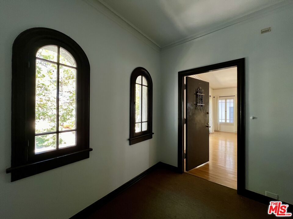 Properties 3 143 N Sycamore Avenue