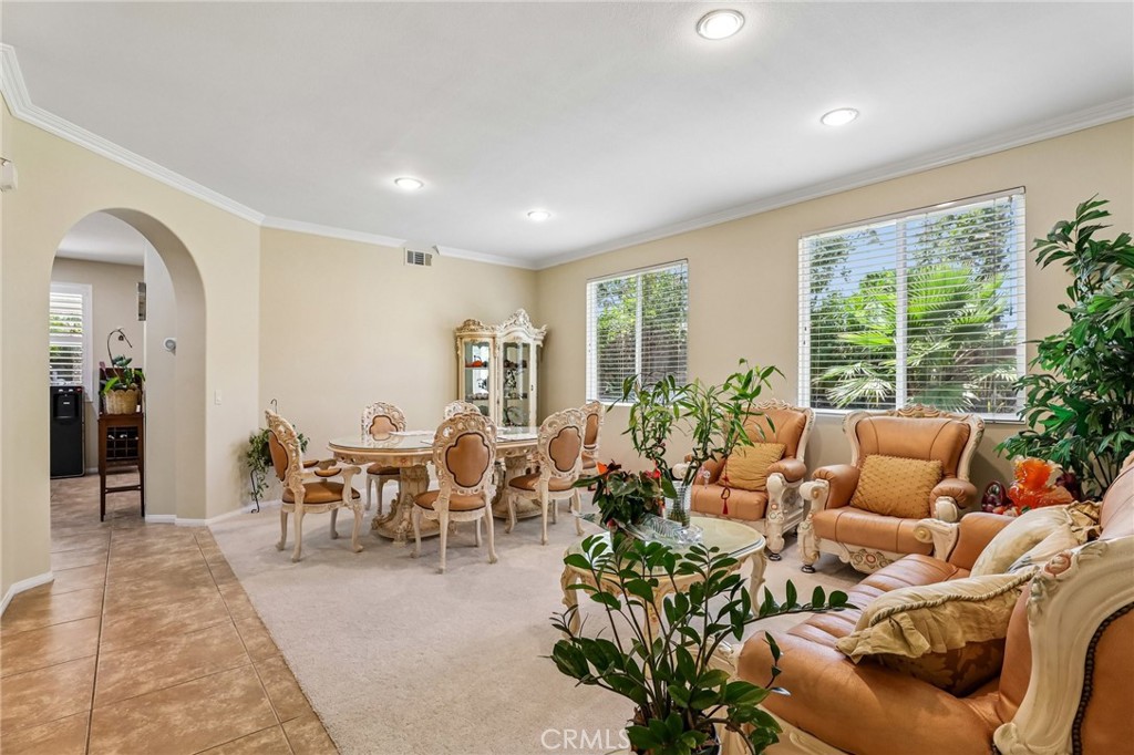 5802 E Treehouse