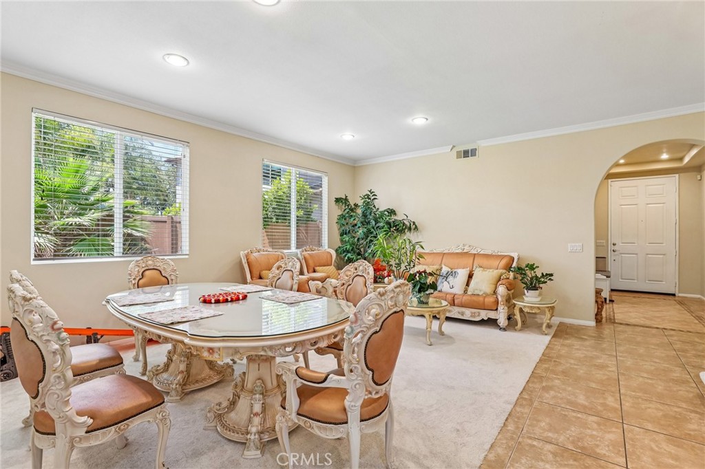 5802 E Treehouse