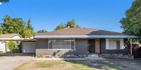 Photo of 409 E 13Th St St, Antioch, CA 94509 (MLS # 41122670)