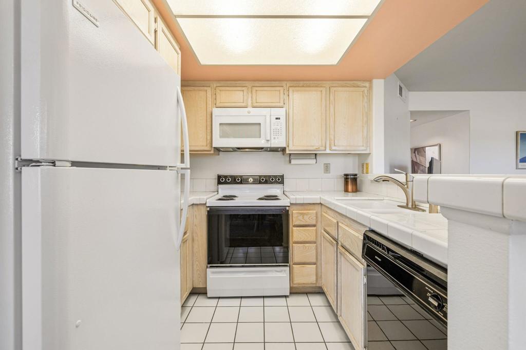 Palm Royale - Residential