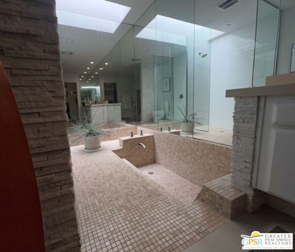 listing image 130727074476823341306