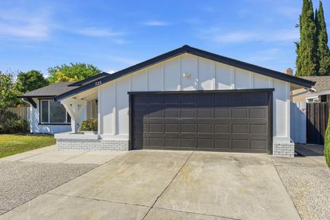 Photo of 723 Anvil Court, San Jose, CA 95133 (MLS # ML82042117)
