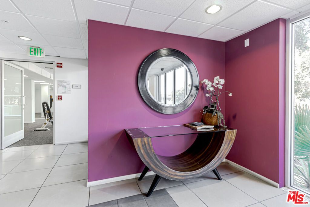 Photo of 733 S Manhattan Place #401, Los Angeles, CA 90005 (MLS # 25603131)