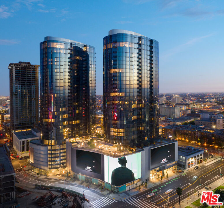 This impeccable 2bd/2ba is available immediately! Located in a new collection of luxury apartments unlike anything Downtown Los Angeles has seen before. Designer residences and penthouses with unrivaled views, lavish amenities and a two-acre rooftop park and pool retreat. All in the city's most enviable address, right across the street from LA LIVE. Complete with Incredible amenities, this building is located minutes from some of LA's hottest attractions. Photos may consist of similar model units and virtually staged renderings.