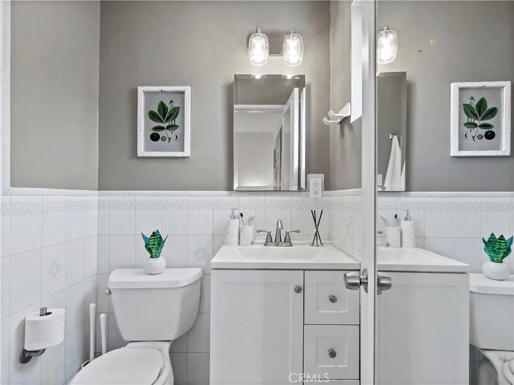 Lake Balboa, California 91406, United States, 3 Bedrooms Bedrooms, ,2 BathroomsBathrooms,Residential,Contingent,131339