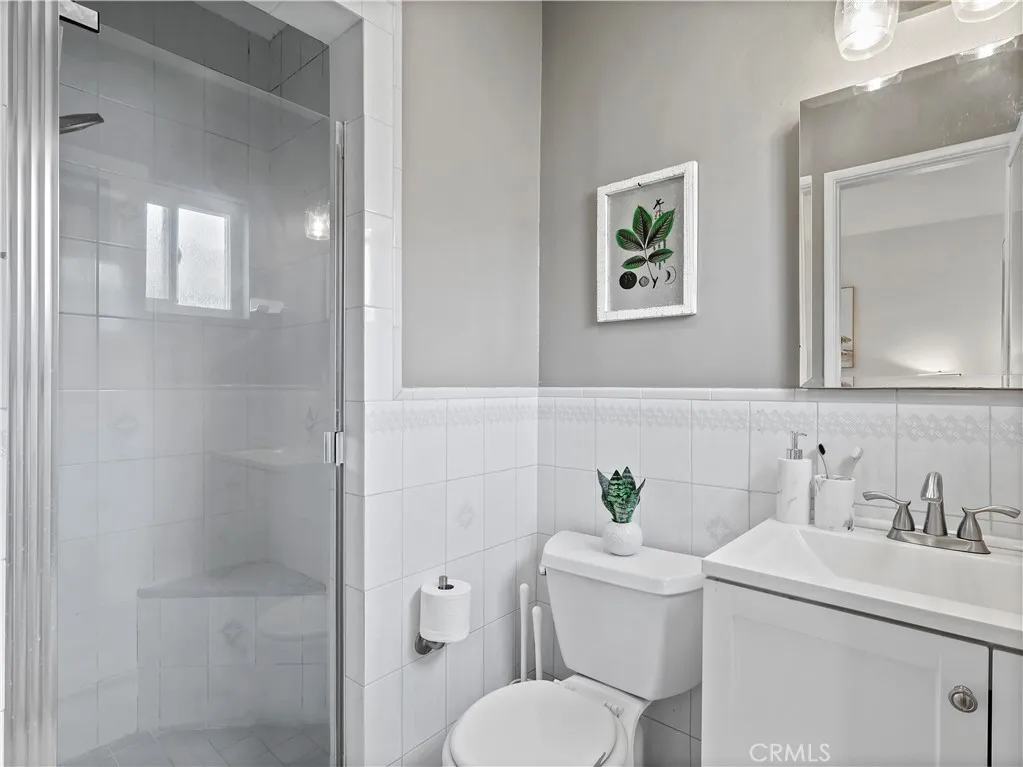 Lake Balboa, California 91406, United States, 3 Bedrooms Bedrooms, ,2 BathroomsBathrooms,Residential,Contingent,131339